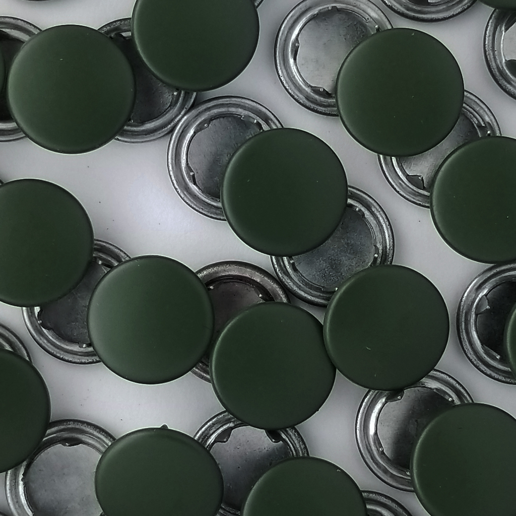 group of the hunter green size 14 capped snaps with a matte finish from Heit's Wholesale bulk sewing supply company