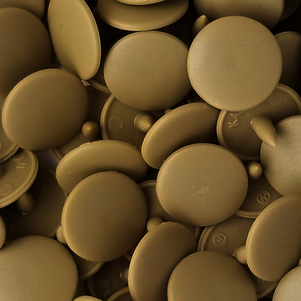 group of the dark tan size 20 poly resin snaps with a matte finish from Heit's Wholesale bulk sewing supply company 