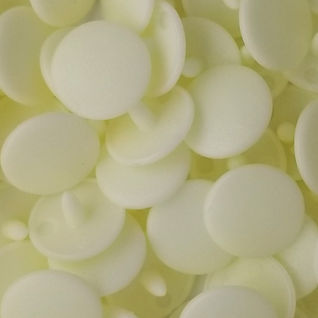 group of the off white size 20 poly resin snaps with a matte finish from Heit's Wholesale bulk sewing supply company 